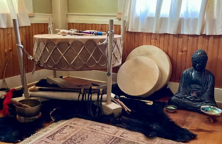 7 Soulfully Simple (But Effective) Daily Chakra & Energy Flow Rituals